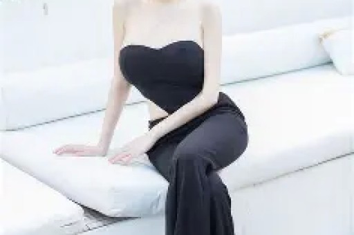 内娱女演员深夜溜进KTV陪酒姿态放低到尘埃