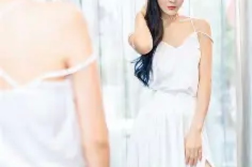 娱乐圈四大劲爆新闻：关晓彤海边热吻、黄晓明独处3小时、黄子韬海外生子赵丽颖错失大奖引热议