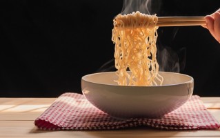 一碗面卖100元上海网红黄鱼面塌房：多位明星博主曾打卡