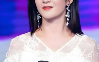 谢娜乘风直播打断流程挺直腰杆掏手卡官宣情怀人设秒崩塌